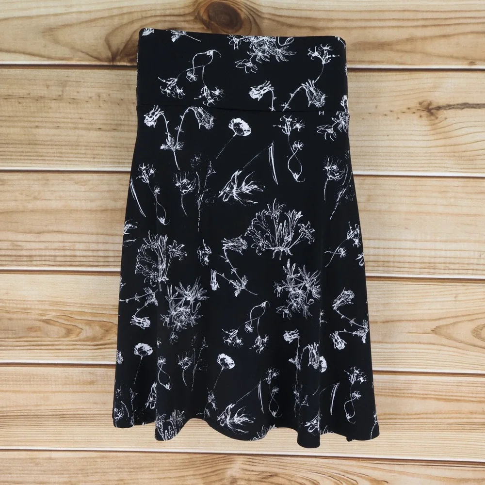 LuLaRoe A-Line Skirt Womens Size XS Black White Floral‎ Polyester Blend Stretch